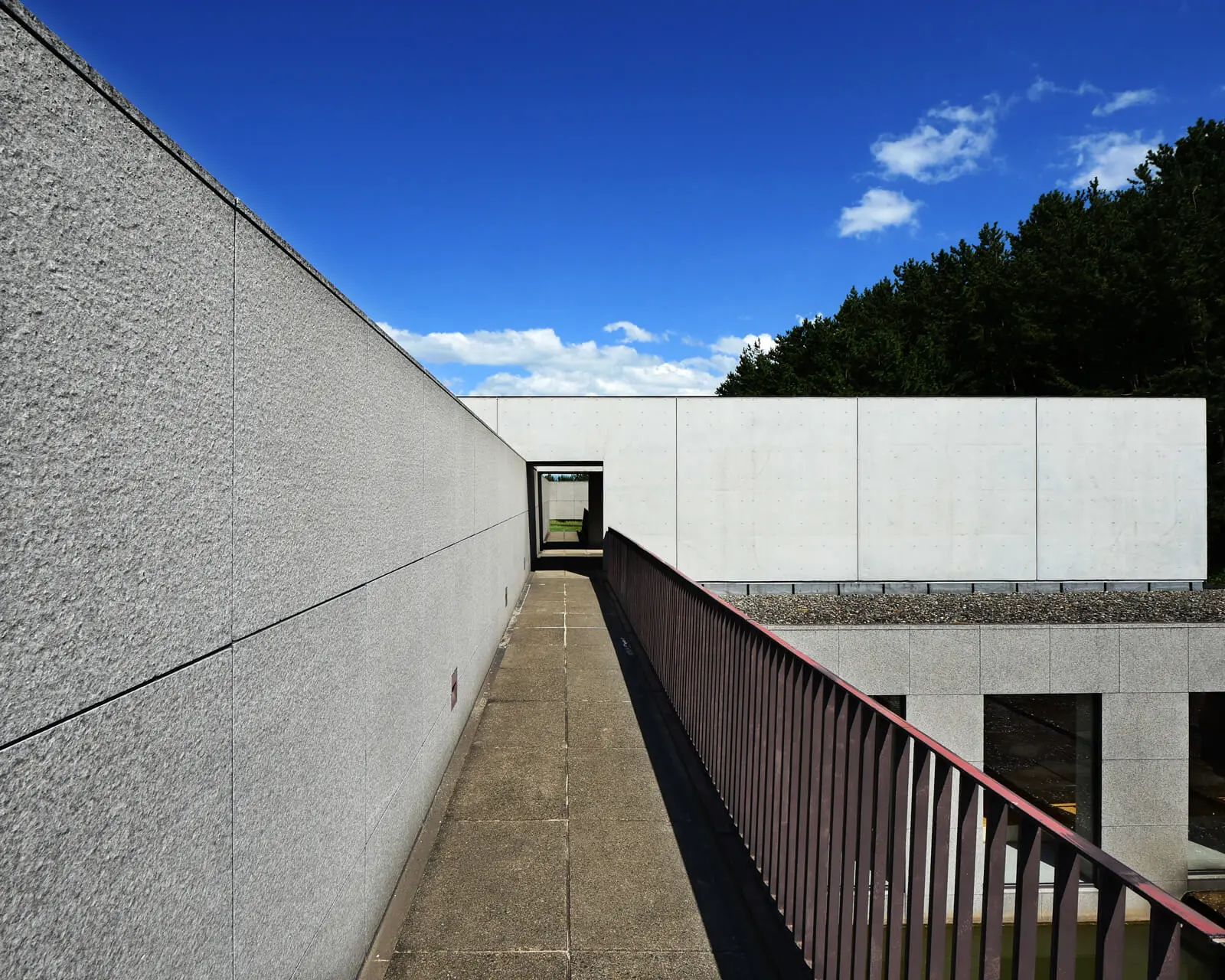 土門拳記念館｜domonken-kinenkan｜谷口吉生｜ブリッジ｜所在地：山形県酒田市宮野浦飯森山北13